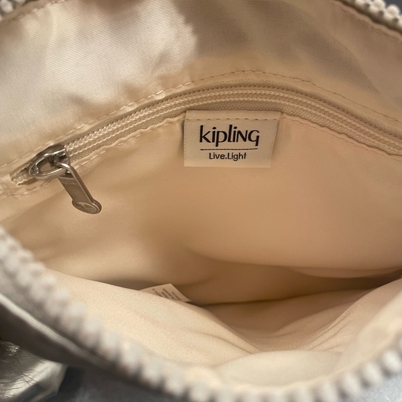 🐵 KIPLING 🙊 Cross body bag/Metallic/New without Tags/Pom pom monkey keychain - Picture 3 of 4